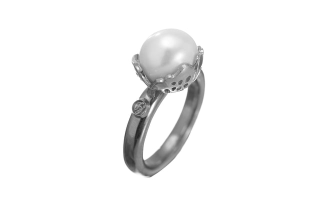 Anillo Media Esfera Monarca y Perla Rodio Blanco - ELENA LÓPEZ JOYERÍA