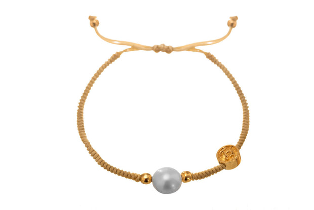 Pulsera Tejida en Beige con Perla Oro - ELENA LÓPEZ JOYERÍA