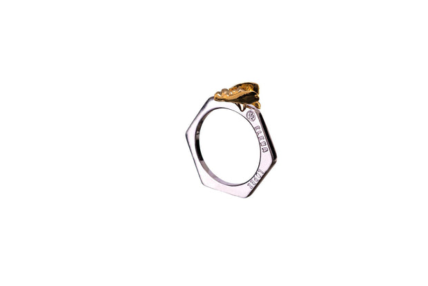 Anillo Hexágono Blanco con Abeja Oro Rodio Blanco - ELENA LÓPEZ JOYERÍA